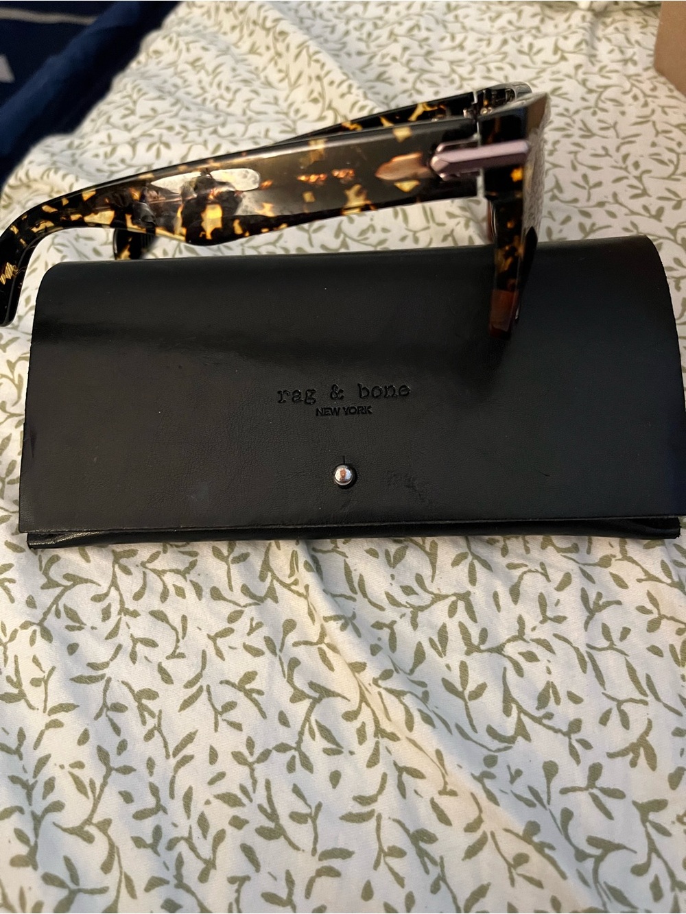 Rag & Bone Tortoiseshell Sunglasses Arm with Logo - Picture 5 of 6